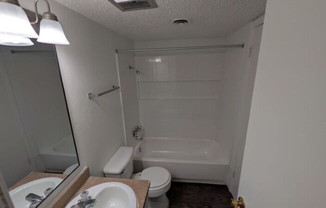 1 bed, 1 bath, 760 sqft, $800, Unit *266