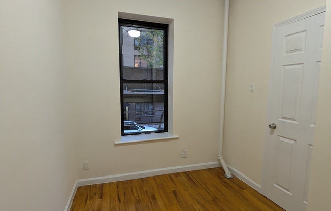 2 beds, 1 bath, $3,150, Unit 4