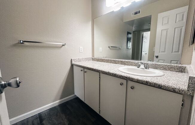 2 beds, 1 bath, 861 sqft, $1,695, Unit 140