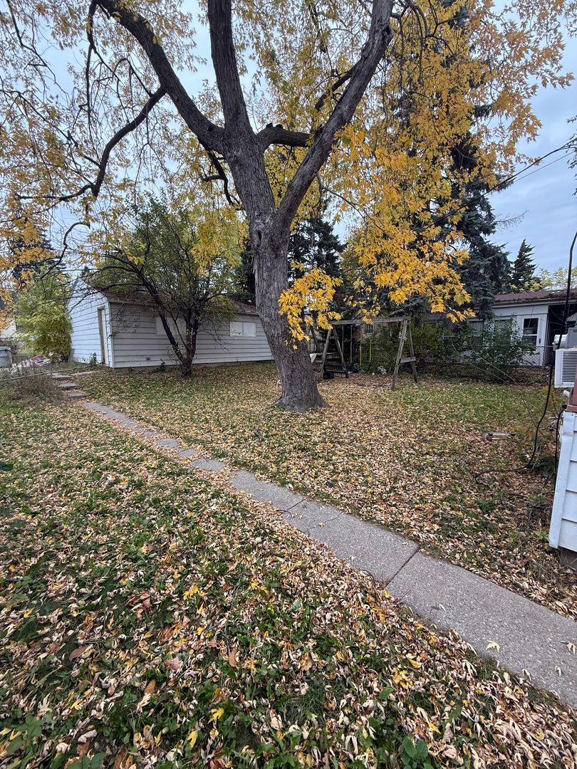 3BR SINGLE FAMILY, YARD, GARAGE, FULL BASEMENT, NICE!!