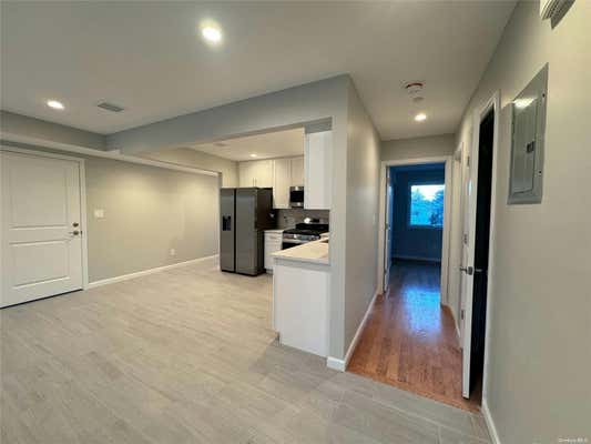 3 beds, 2 baths, 1,295 sqft, $3,100, Unit 3FL