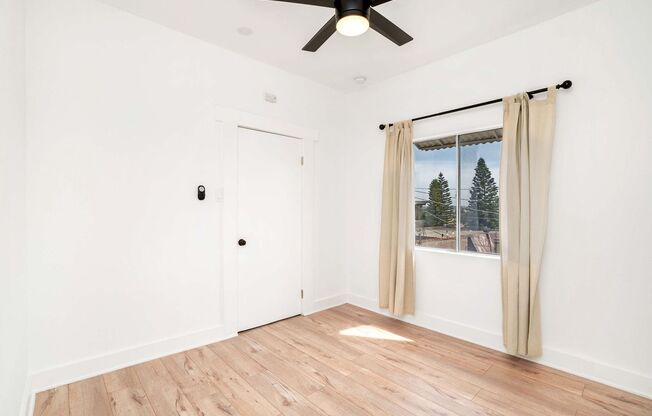Cozy 1 Bed / 1 Bath with Stainless Steel Kitchen, Parking, and More – 3960 1/2 W 27th St