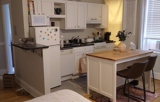 Studio, 1 bath, $2,270, Unit 15