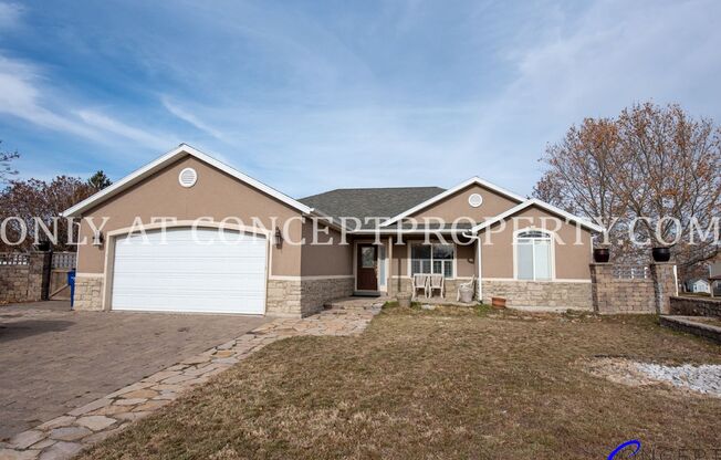 Attractive 4 Bed 3 Bathroom Home: Backing Park - 2 Car Garage