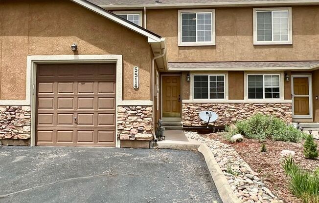 3 Bedroom/3.5 Bathroom Townhome with 1 Car Garage