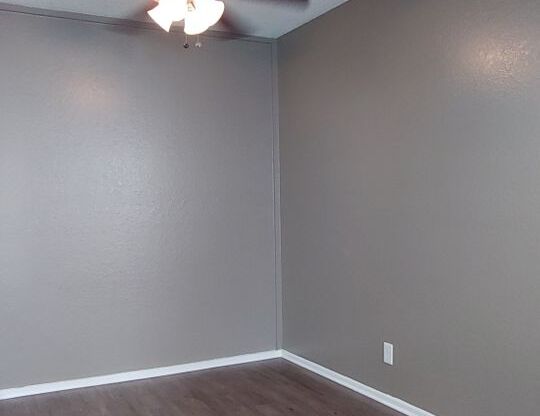 2 beds, 1 bath, 916 sqft, $2,475, Unit 120