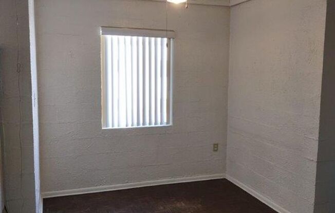 LOS BLANCOS-ALL UTILITES INCLUDED!!