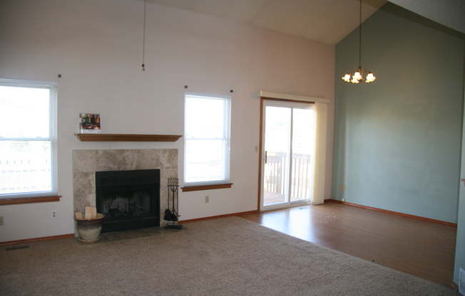 3 beds, 3 baths, $2,095