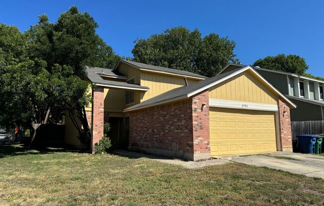 GREAT LOCATION & NEIGHBORHOOD!!! 2 BR W/ OPEN FLOOR PLAN & HIGH CEILINGS*NEISD SCHOOLS