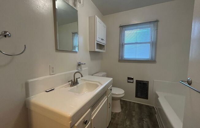 2 beds, 1 bath, 1,200 sqft, $2,195, Unit 11146