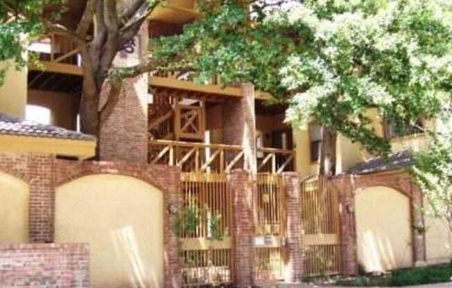 Croix 325 -  2 Bed 1 bath - $1450