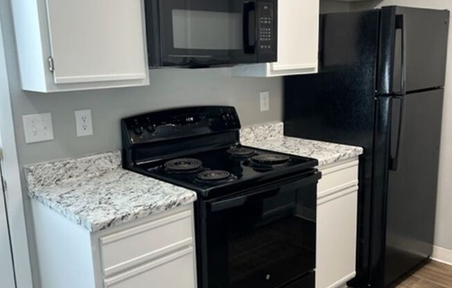 2 beds, 1.5 baths, 916 sqft, $1,090, Unit 10014-5