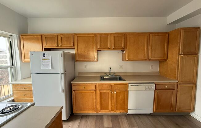 2 beds, 2 baths, 1,772 sqft, $2,200, Unit Old King Edward 61