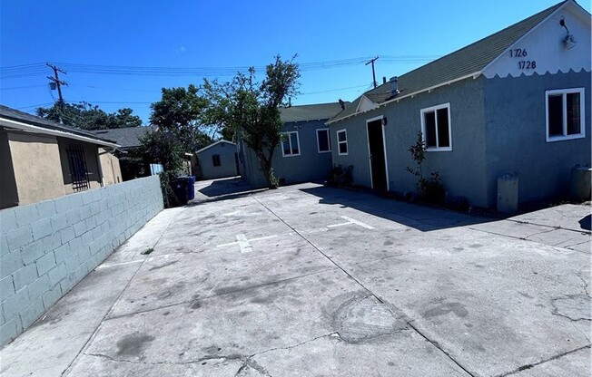 1726 W 55 ST