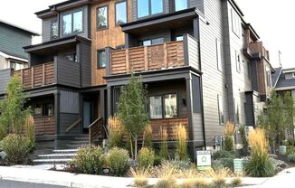 MOVE IN SPECIAL! One bedroom apartment on Bend's SW side. End Unit