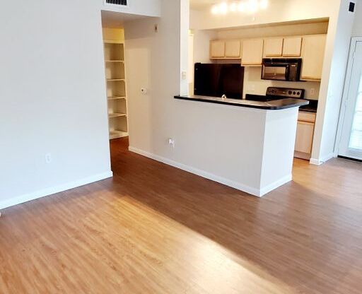 2 beds, 2 baths, 1,002 sqft, $1,825, Unit 708-u