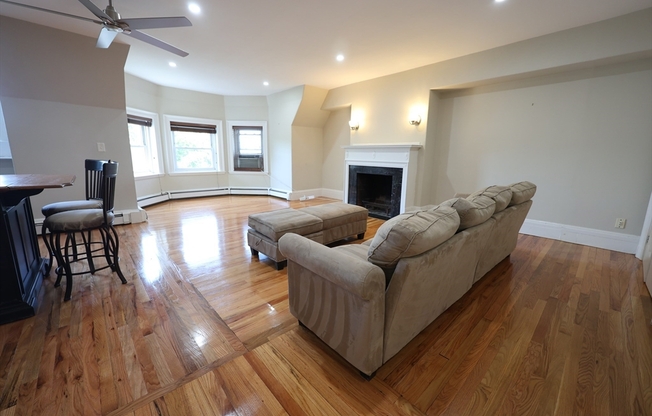 318 TAPPAN ST