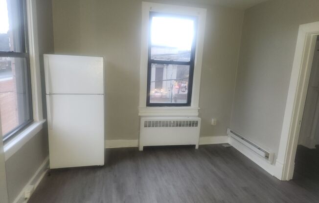 1 bed, 1 bath, 800 sqft, $950, Unit Unit 3