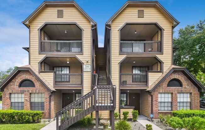 1/1 Condo in Gated Lakefront Community of Altamonte Springs!