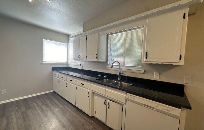 3 beds, 1 bath, $1,095