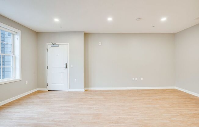 Studio, 1 bath, 504 sqft, $2,495, Unit 421