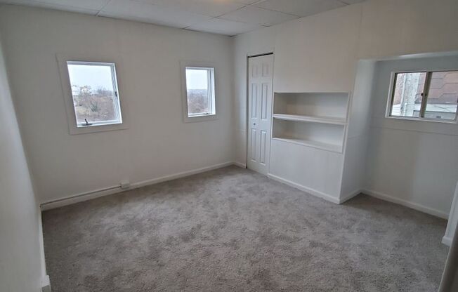 3 beds, 1 bath, $1,500, Unit Allentown