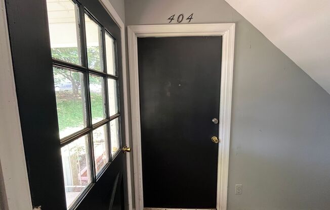 2 beds, 1 bath, 800 sqft, $899, Unit 404