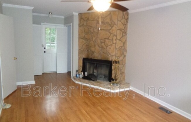 309 WHITE OAK DR