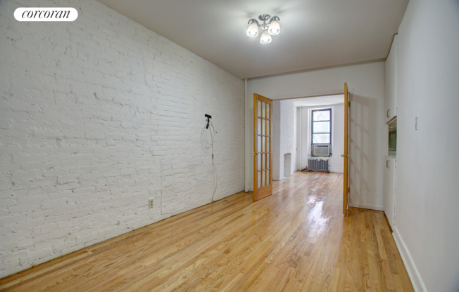1136 1 AVE