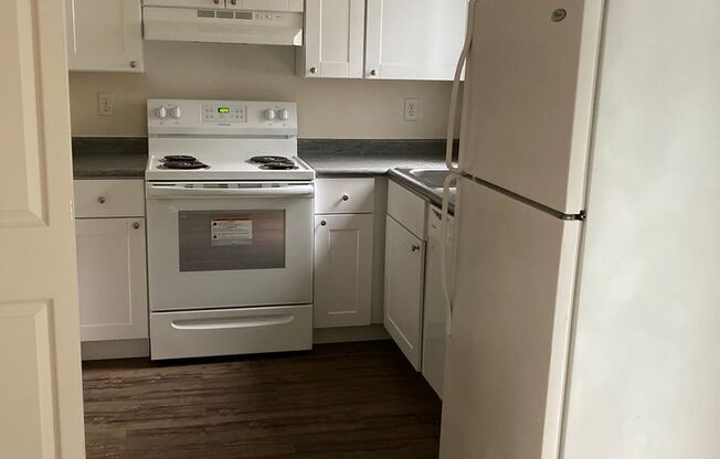 2 beds, 1 bath, 780 sqft, $1,600, Unit 11473