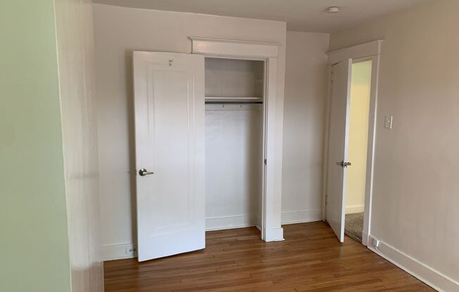 3 beds, 1 bath, $1,925, Unit 5710 A