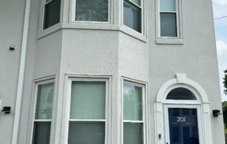 201 FAIRMONT CT