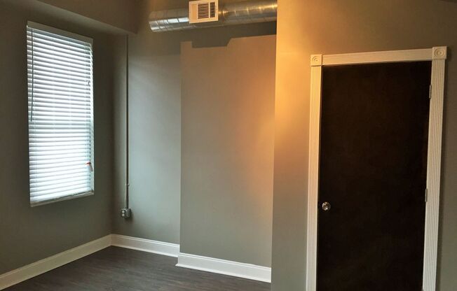 3 beds, 1 bath, $2,125, Unit Apt. #1