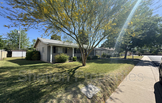 718 W GLENN DR