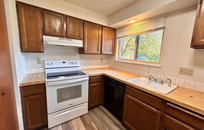 2 beds, 1 bath, $1,100, Unit 2331