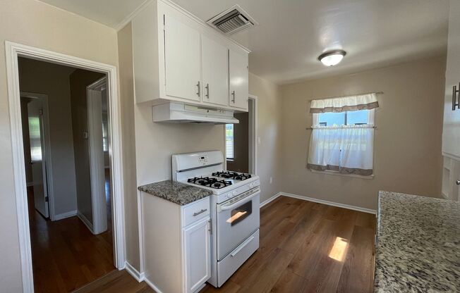 AVAILABLE NOW! 3+2 w/bonus room + appliances included!