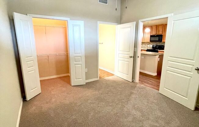 2 beds, 2 baths, 952 sqft, $1,959, Unit 02-112