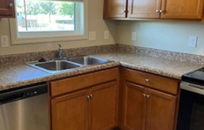 2 beds, 1 bath, 940 sqft, $1,200, Unit 135E