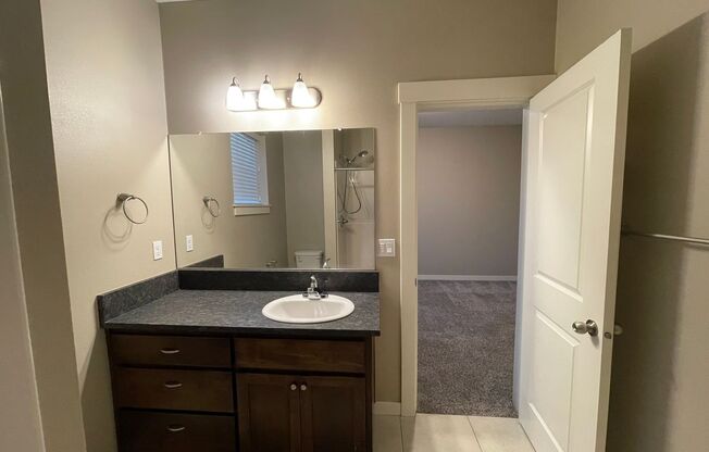 3 beds, 2.5 baths, 1,350 sqft, $2,350, Unit 6