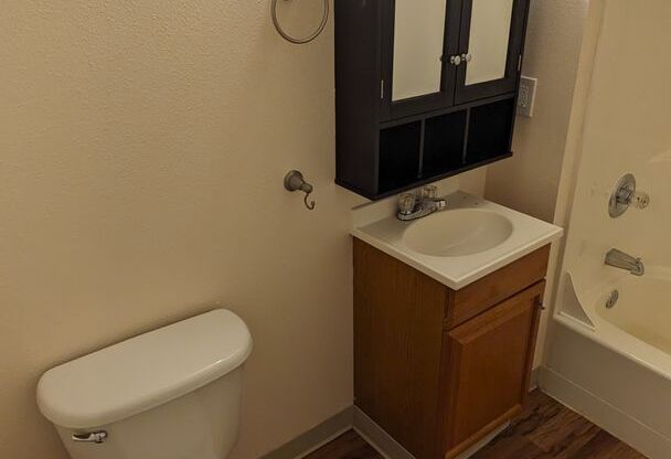 1 bed, 1 bath, 650 sqft, $1,200, Unit 19