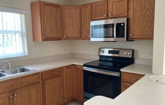 3 beds, 2 baths, 1,500 sqft, $1,450, Unit A