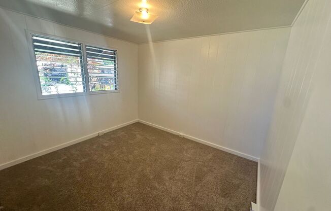 3 beds, 1 bath, 900 sqft, $1,850, Unit B