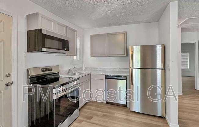 1123 E 53 ST