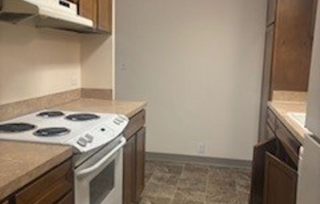 1 bed, 1 bath, 744 sqft, $1,450, Unit 511