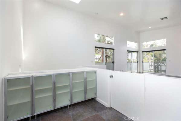 3836 DE LONGPRE AVE