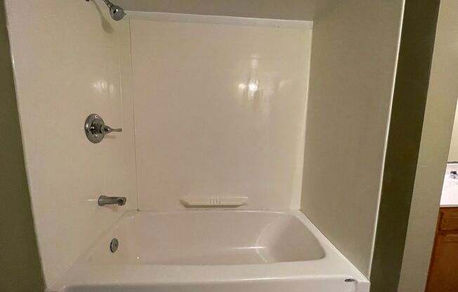 2 beds, 1 bath, $900