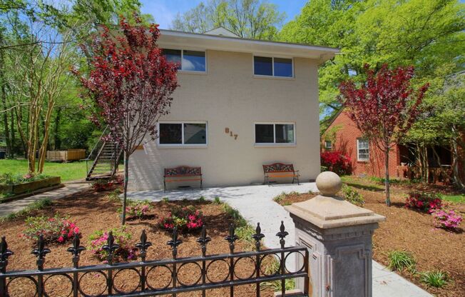 Renovated, Well-Kept 2bd/1ba Only 1 Block From Duke's East Campus!