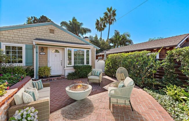 Beach cottage in the heart of Woods Cove