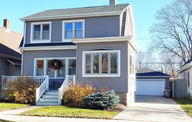 For Rent – Charming 2 Bed, 2 Bath Single-Family Home + Bonus Room in Milwaukee (Wauwatosa Area)