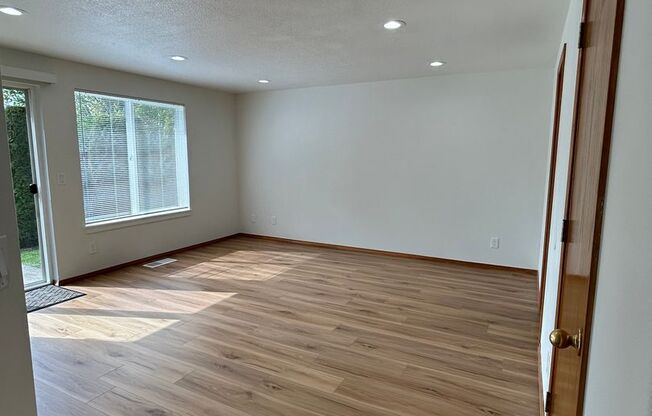 Newly Remodeled 4B/2.5Ba in East Vancouver!